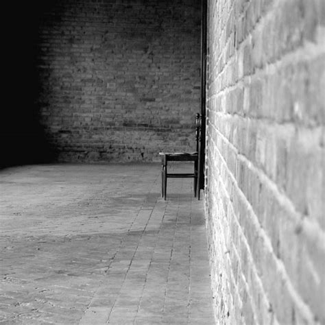 كلمات عن الوحدة والغربة كلمات عن العزلة أفضل التفكير يكون في العزلة، والأسوأ فيه ما يكون. صور عن الوحده والعزلة 2020 حزينة Loneliness Solitude photos