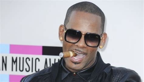 Randpee Singer R Kelly Drops 19 Minute Song Called I Admit It