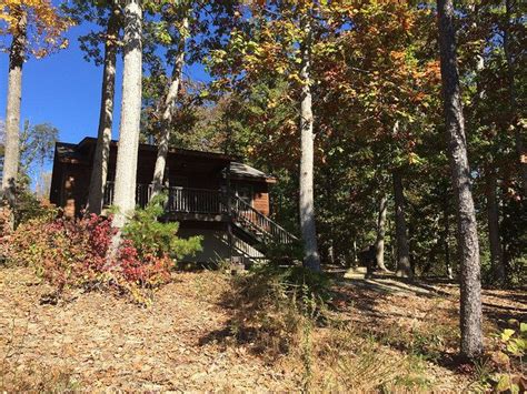 Weekly rentals on cabins during prime season start on saturday or sunday. Lakefront cabin 17 at Smith Mountain Lake State Park ...