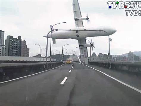 Heres Everything We Know About The Transasia Plane That Crashed Into A