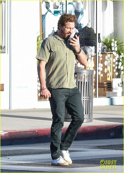 Gerard Butler Shares A Laugh With Fans While Arriving At Lunch Photo