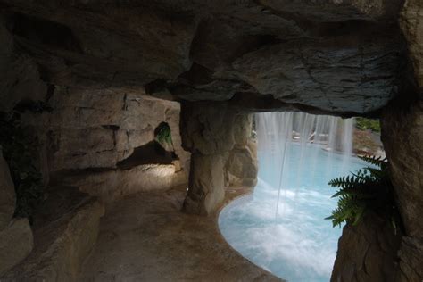 Cave Grotto Enclosed Slide With Waterfalls Ex Tico Piscina Nueva York De Aquafx Houzz