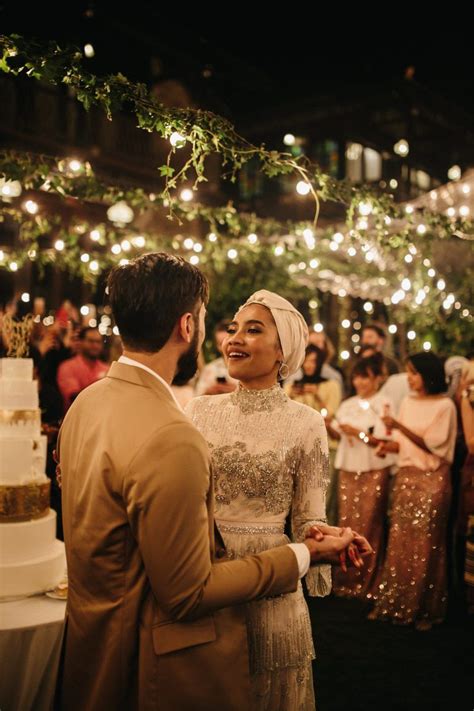 Yuna and adam have been spotted at a number of events together and some have speculated that the couple are already engaged after seeing yuna sporting a shiny diamond ring. Yuna & Adam | The Modest Bride | Wedding photos poses ...