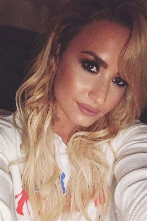 Demi Lovato New Blonde Hair Pictures From Brunette To Blonde Glamour Us