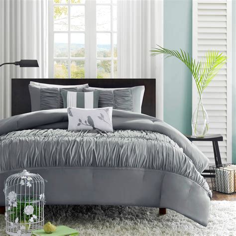 With gray comforters from kohl's, you can wrap yourself up in a restful night's sleep and wake up refreshed and ready to take on the day. Colormate 5-Piece Mirimar Comforter Set - Gray