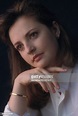 Close up Victoria Brynner, photographe, en février 1988 à Paris ...