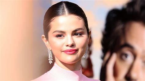 Selena Gomez Announces ‘rare Beauty Line In New Video Watch