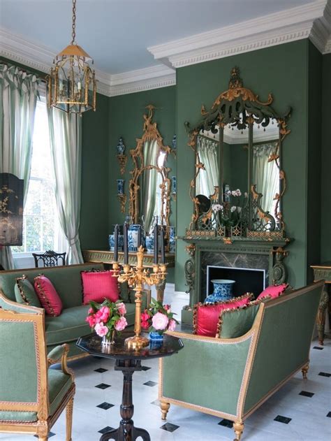 Born in kirksville, missouri, she landed in new york chinese porcelain vessels line the mantel in the great room of roehm's connecticut home photo by sylvie becquet. Carolyne Roehm's Charleston Chinoiserie Room (Chinoiserie ...