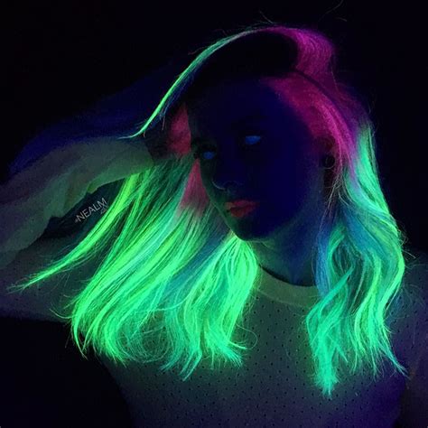 People Are Loving This New Glow In The Dark Hair Trend Bored Panda