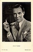 AK Schauspieler Erich Fiedler im Anzug mit Zigarette Nr. 7590046 ...