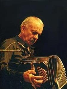 An incredible collection with astor piazzolla's most famous and beloved compositions, to celebrate the collaboration with producer and manager. Astor Piazzolla : Interlude