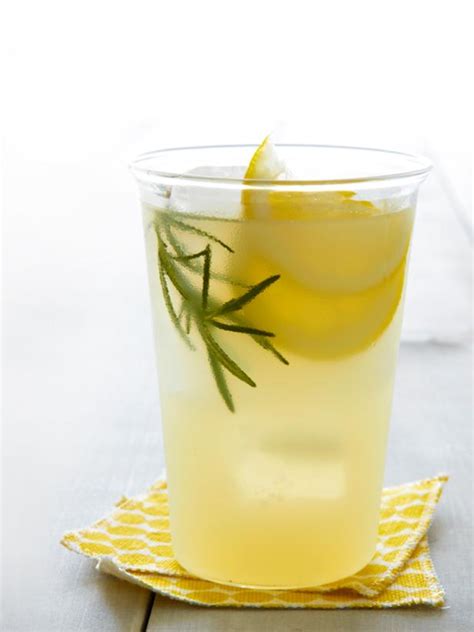 Rosemary Infused Lemonade Recipe In 2020 Rosemary Lemonade