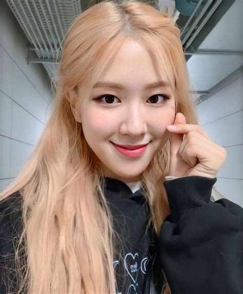 Pin By Nysia N On Blackpink 4 Queen Rose Blonde Blackpink Rose Rose Blackpink Cute