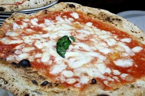 Le Dieci Pizze Più Famose A Napoli Oltre La Margherita