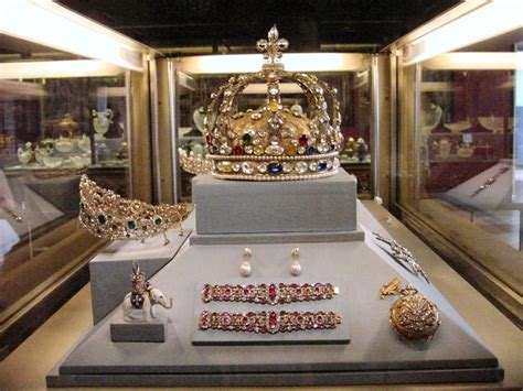 Joyaux De La Couronne Louvre Crown Jewels Pretty Sparkly Things