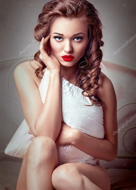 Beautiful Young Woman Model Portrait Beautiful Brunette Woman With