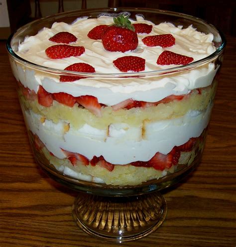 I am calling it the {everything} christmas trifle. Easy Glass Trifle Bowl Recipes