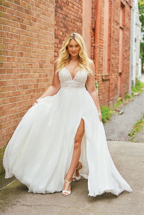 Sona fitted maternity dress~maternity sweetheart gown•maternity gown •plus size•maternity wedding photo prop dress•fitted maternity. Plus Size Wedding Dresses for the Curvy Bride - The Bridal ...