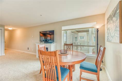 1022 - Walk to Beach-See the waves from the deck-Perfect Getaway