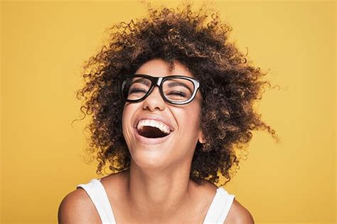 Diese art der unsichtbaren zahnkorrektur wird von dr. Unsichtbare Zahnspange für Erwachsene - HelloSmile