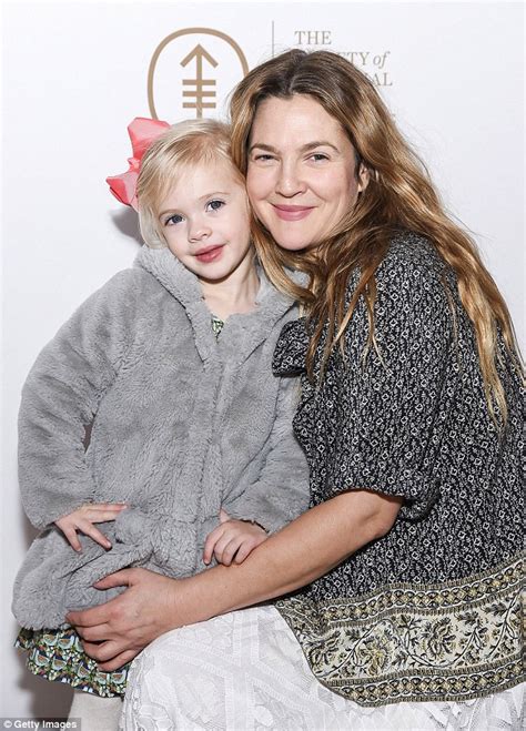 Drew Barrymore Takes Daughter To Bunny Hop Charity Event Daily Mail Online