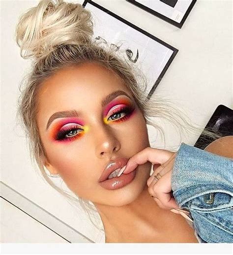 35 Colorful Eye Makeup Ideas For Charming Eyes In 2020 Beautiful