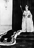 Video Of Queen Elizabeth's Coronation That Show Her 1952 Ascension To ...