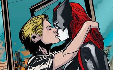 Batwoman Writers Quit Dc Comics After Lesbian Marriage Storyline Dropped