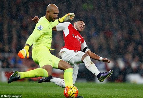 Tim Howard Proves To Be The Weak Link For Everton With Two Howlers