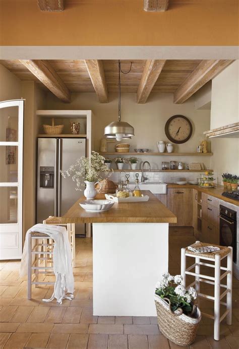 La madera junto con la piedra son los protagonistas de la otra práctica que se ha recuperado de las cocinas campestres de antaño son los muebles de cocina de obra con cortinas. Alma rústica | Decoracion de cocinas rusticas, Cocinas ...