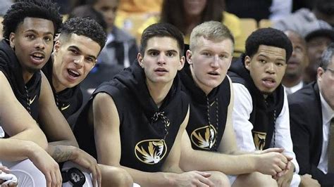 Mizzou Basketball Fans Cheer For Walk On Adam Wolf To Get In Game The Kansas City Star