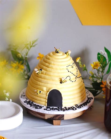 Queen Bee Birthday Party Karas Party Ideas Bee Birthday Cake Bee