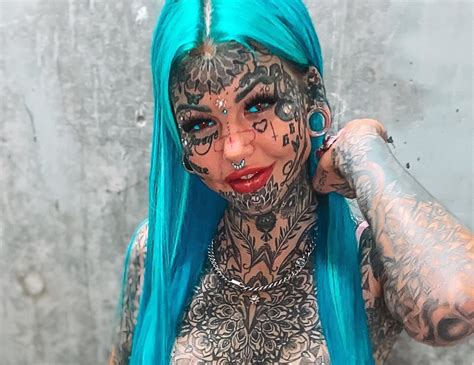 Inked Amber Luke Puts On A Total Contrast Ensemble Edm Chicago