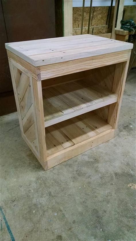 Want to see other diy nightstand plans? DIY Pallet Nightstand or Side Table | Diy pallet furniture ...