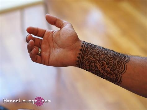 A Mehndi Cuff For A Grooms Wrist Henna Artistry By He Flickr