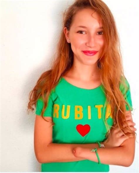 Una Adolescente De 14 Años Vende Joyas Para Recaudar Los 61 000 Euros Que Cuesta Una Mano
