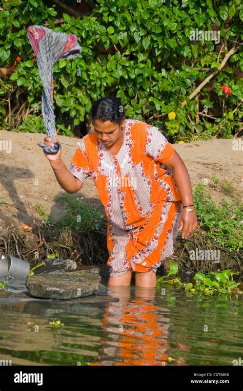 Sexy Indian Bhabhi Washing Closthes Telegraph