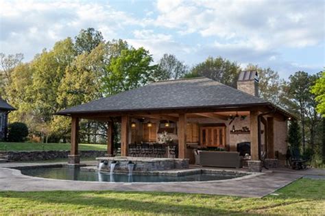 Rustic Mississippi Pool House Landscaping Network