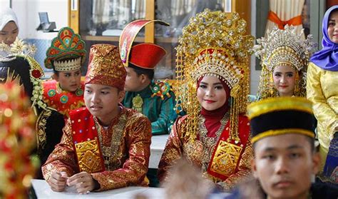 Pakaian Adat Yang Ada Di Indonesia 34 Provinsi Baju Adat Tradisional