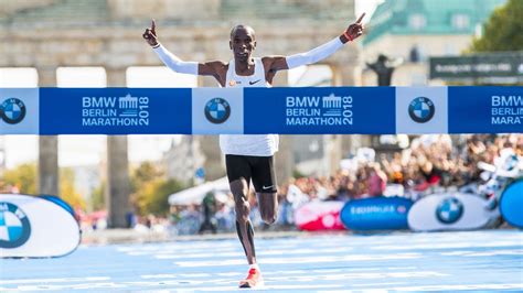 Eliud Kipchoge Sets New World Record In Berlin Marathon Win Espn