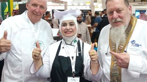 حنا شعیب بین الاقوامی مقابلے میں کباب اور پراٹھے بنا کر ایوارڈ جیتنے والی پاکستانی شیف Bbc