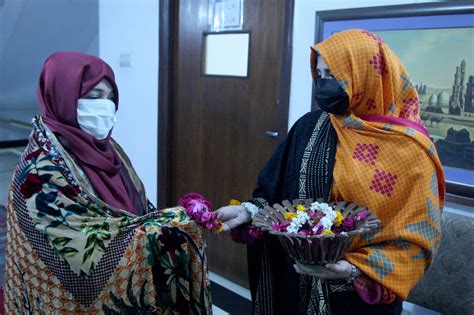 برگزاری همایش کرامت زن و عفاف در پاکستان عکس