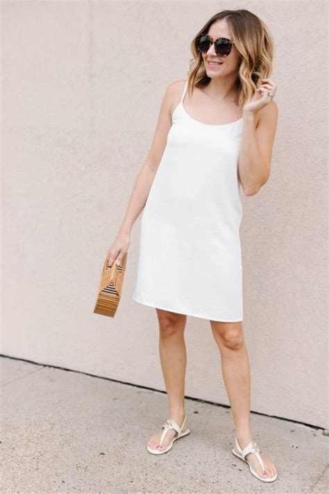 The Simple Summer Dress You Need In Your Closet Fleurdille Simple Summer Dresses Dresses