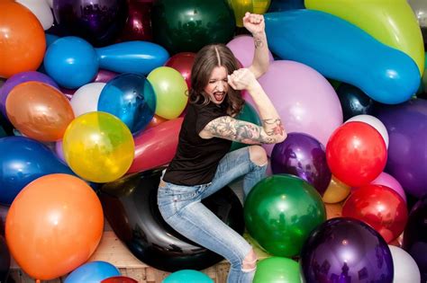 Mulher Fica Conhecida Por Fazer Sexo Com Balões Música Diversão