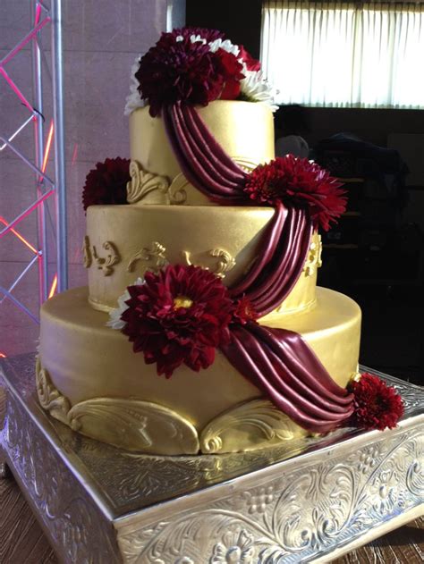 Rose gold is contemporary, sophisticated and works well with other colors. Maroon And Gold Wedding Decor
