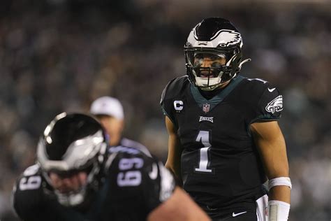 Jalen Hurts Fantasy Football Dfs Outlook What To Do With The Eagles