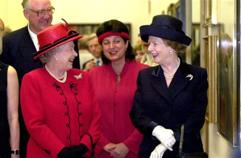 isabel ii y margaret thatcher dos reinas en the crown