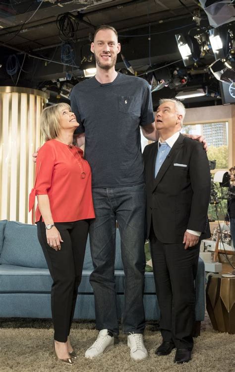 Britain S Tallest Man Has Bed Specially Made After Sleeping Diagonally Big World Tale