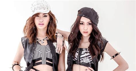 ((( จัดเต็มไปเลยยสำหรับแฟนๆ kamikazeeee ^ 0 ^ ))) **ฝากกดติดตามเพจเพื่อเป็นกำลังใจให้พวกเราด้วยนะค้าบ** ย้อนวัย! โฟร์ มด ติดตามข่าวนักร้องดูโอ้สาว โฟร์ มด