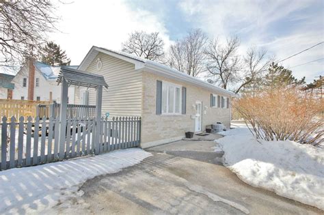 17 Riverview Road Kawartha Lakes Zoloca